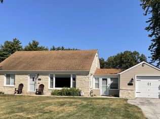 3240 N 129th St, Brookfield, WI 53005