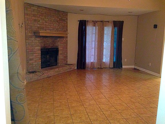 2nd image of 104 Sandhurst Cir