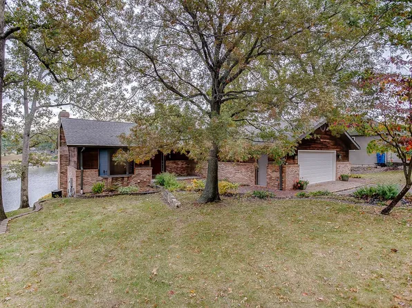 1827 Port Ln, Worden, IL 62097