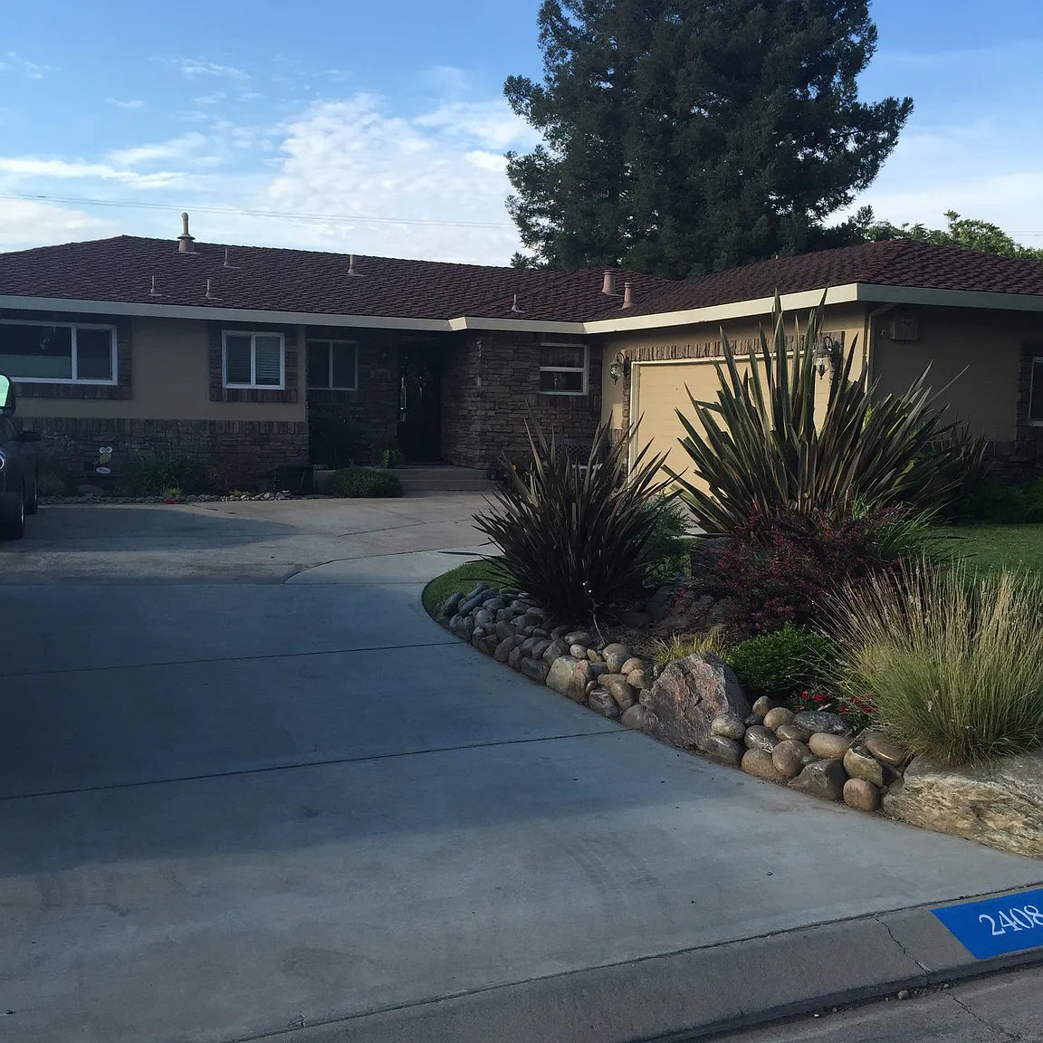 2408 Oakhurst Dr photo 1