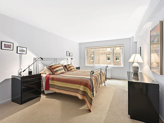 4th image of 1381 Avenue Of The Amer #10K