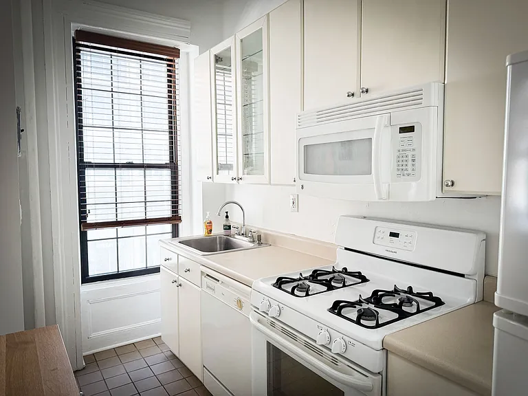 170 Lexington Ave #3 — Photo 11