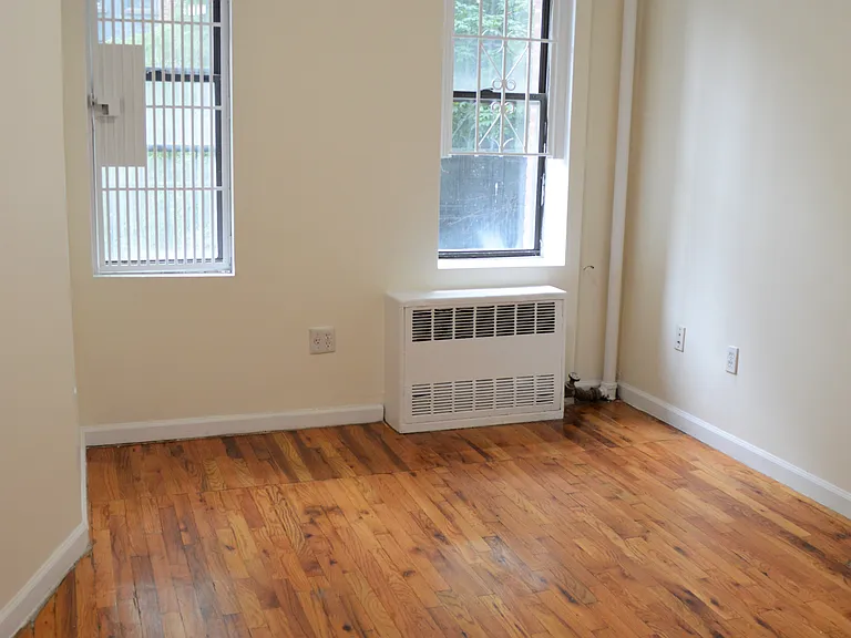324 E 6th St #1 — Photo 9