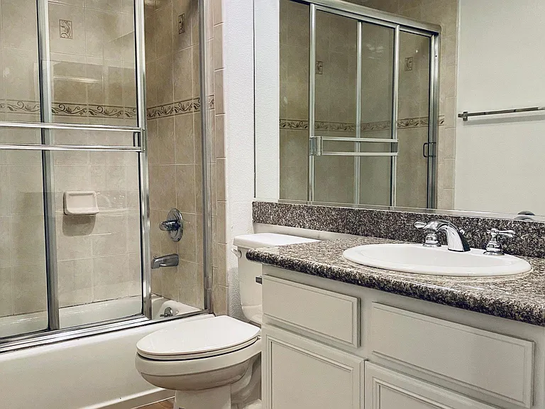 532 N Mariposa Ave #204 — Photo 10