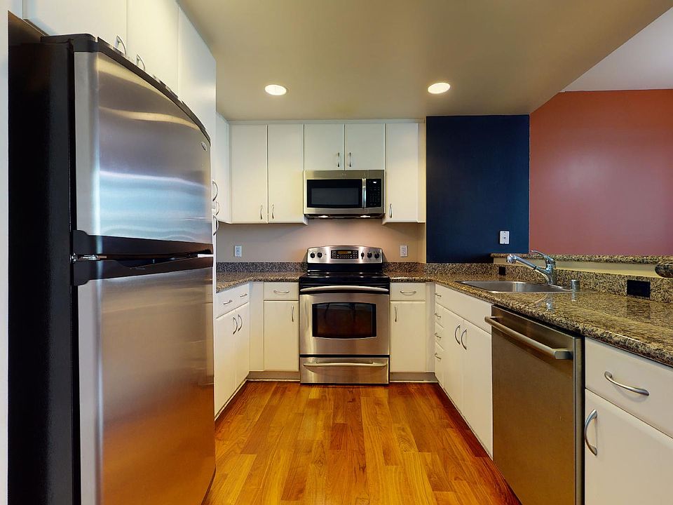 1st image of 260 King St APT 361