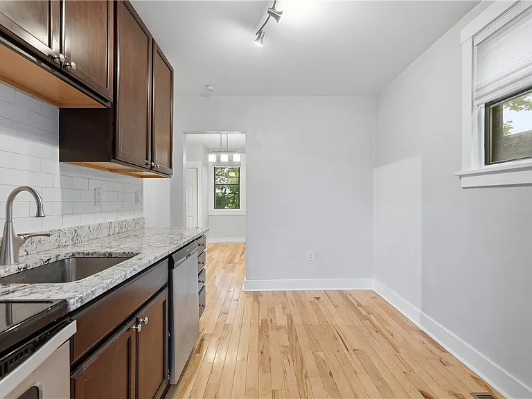 1900 Maple St #4 — Photo 23