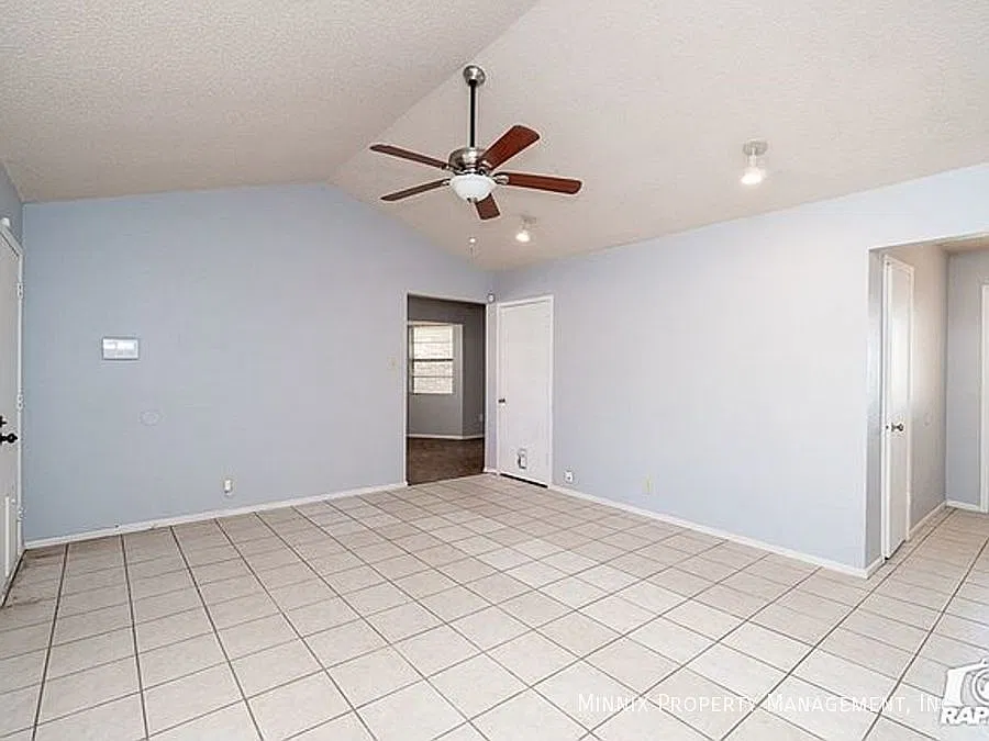 2905 Ventura Ave. — Photo 4