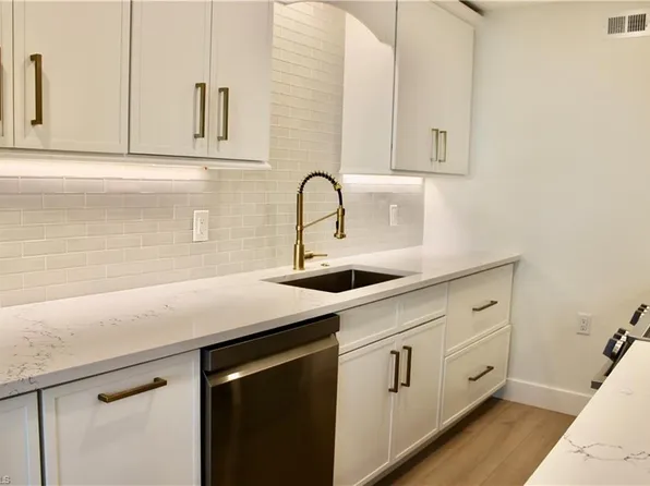 333 Harbour DR #109, NAPLES, FL 34103