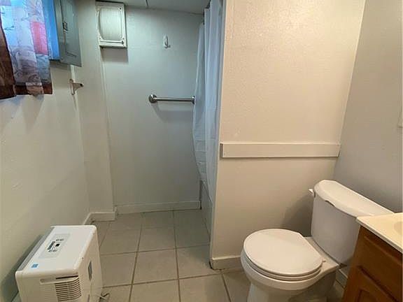 5th image of 415 W Jenkins St