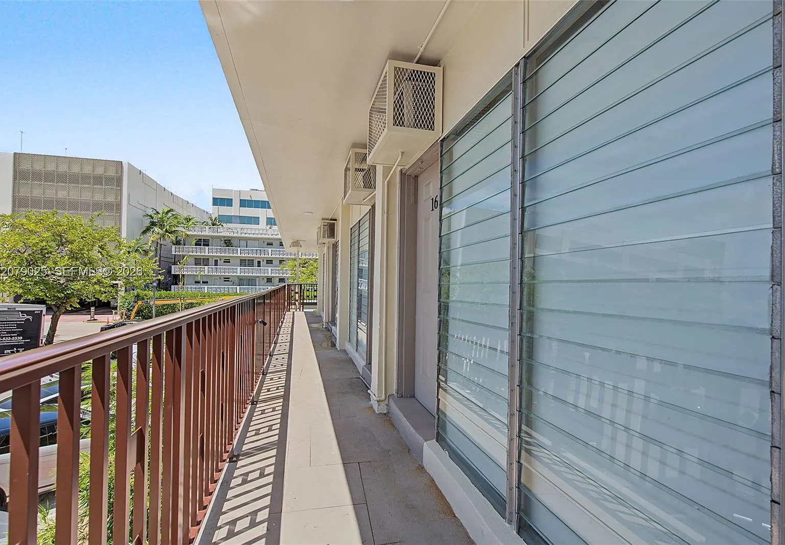 1685 Jefferson Ave — Photo 2