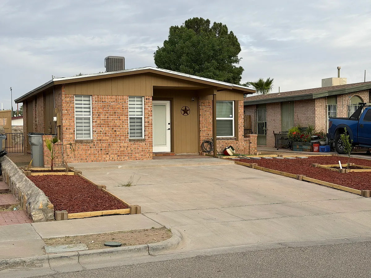 Building Photo - 3435 Chickasaw Dr