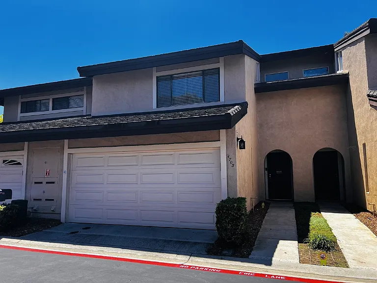 4705 Birchwood Cir — Photo 2