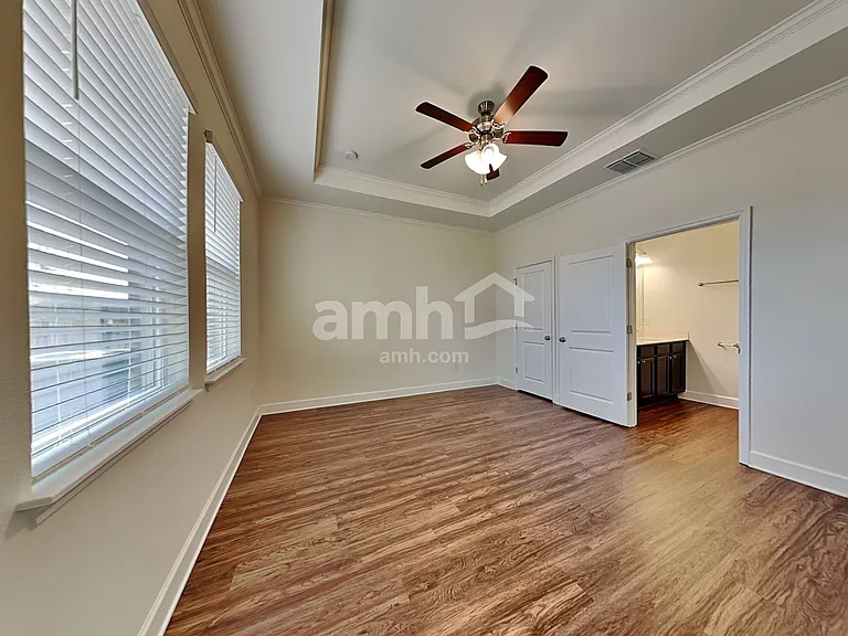 1028 Walden Pond Dr — Photo 7