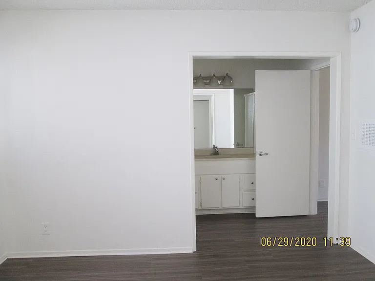 Lido Apartments - 3610 Midvale Ave — Photo 12