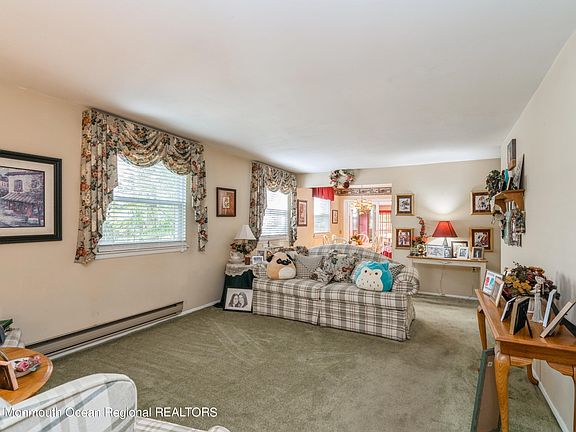 3rd image of 5 Vermont Court