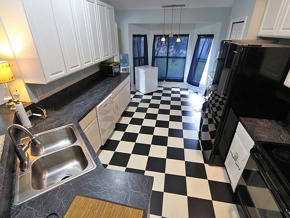3rd image of 86759 Riverwood Dr