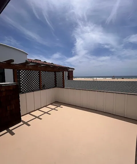 1622 W Oceanfront #1/2 — Photo 1