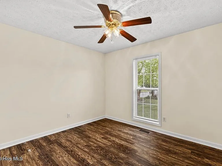 103 Richmond Dr — Photo 23