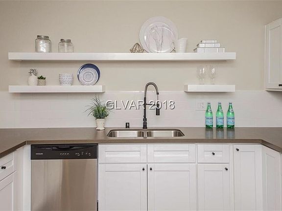 4th image of 605 Anatolia Ln