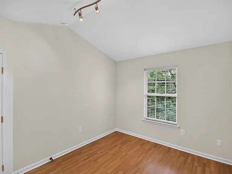 574 Beachway Ave — Photo 11