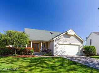 725 Windemere Ln, Carol Stream, IL 60188