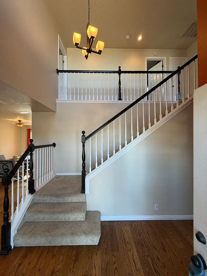 Spacious 3-Bedroom Draper Home with Fenced Yard & 2-Car Garage — Photo 2