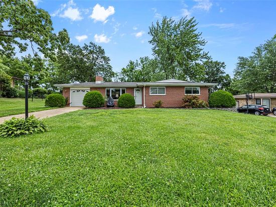 18 Larkin Ln, Saint Louis, MO 63128