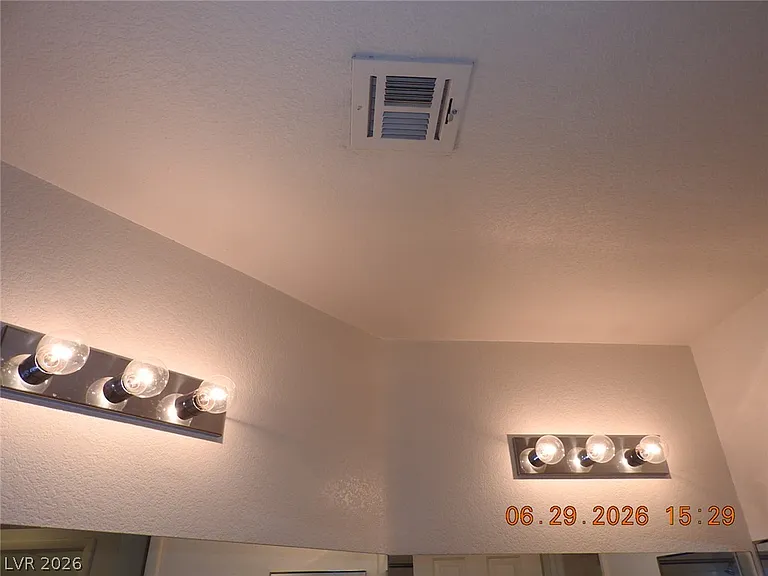 742 Endicott Ct — Photo 31