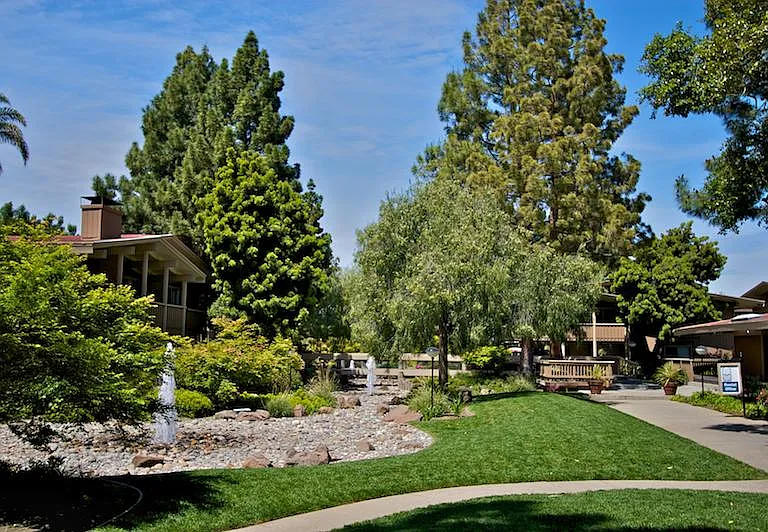 Lake Terrace — Photo 1
