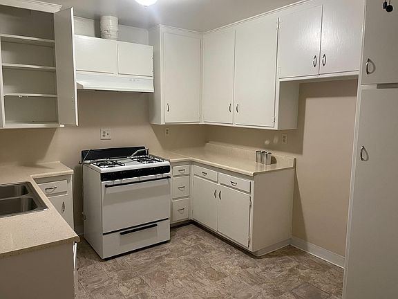 3rd image of 1020 Carob Way #I