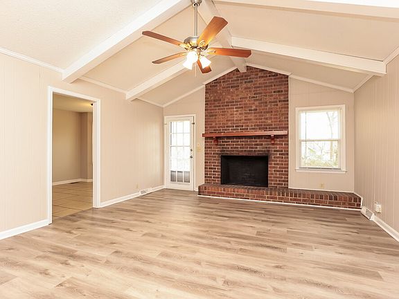 4th image of 2406 Hillmont Dr