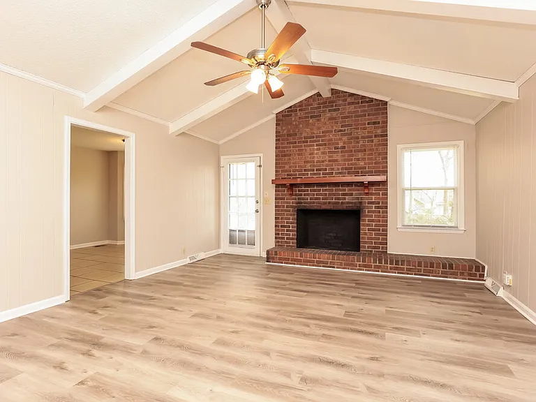 2406 Hillmont Dr — Photo 4