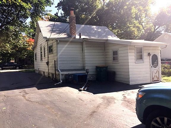 5th image of 210 S Washington St