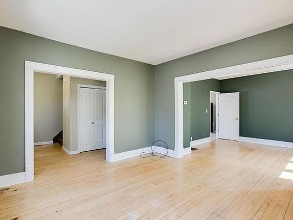 5th image of 1070 12th Ave SE
