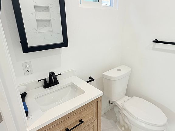 5th image of 2513 W Occidental St Unit 4