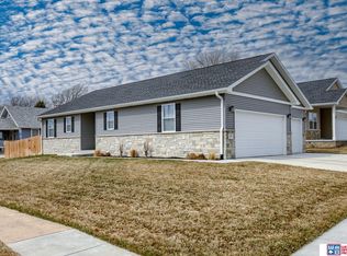 745 S 41st Cir, Lincoln, NE 68510