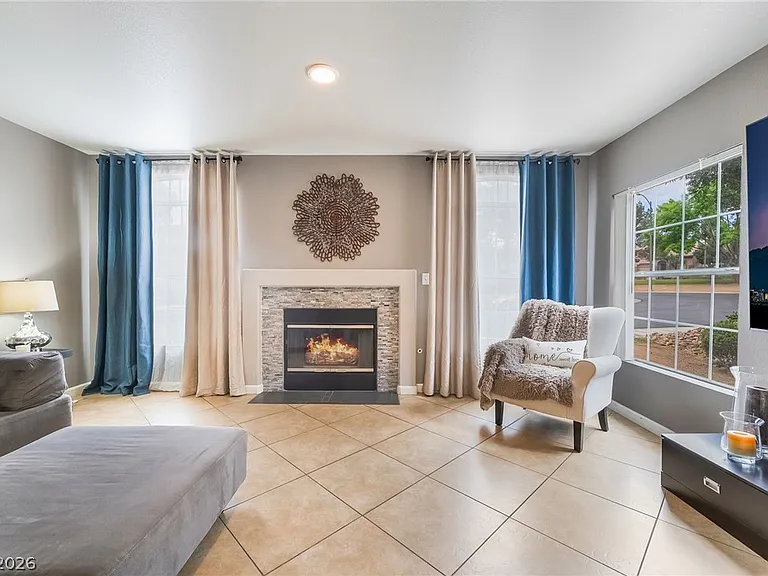 1626 Hennepin Dr — Photo 10