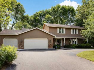 2518 Pine Cir, Minnetonka, MN 55305