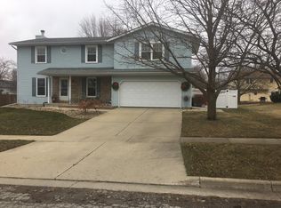 1211 Kenneth Dr, Bloomington, IL
