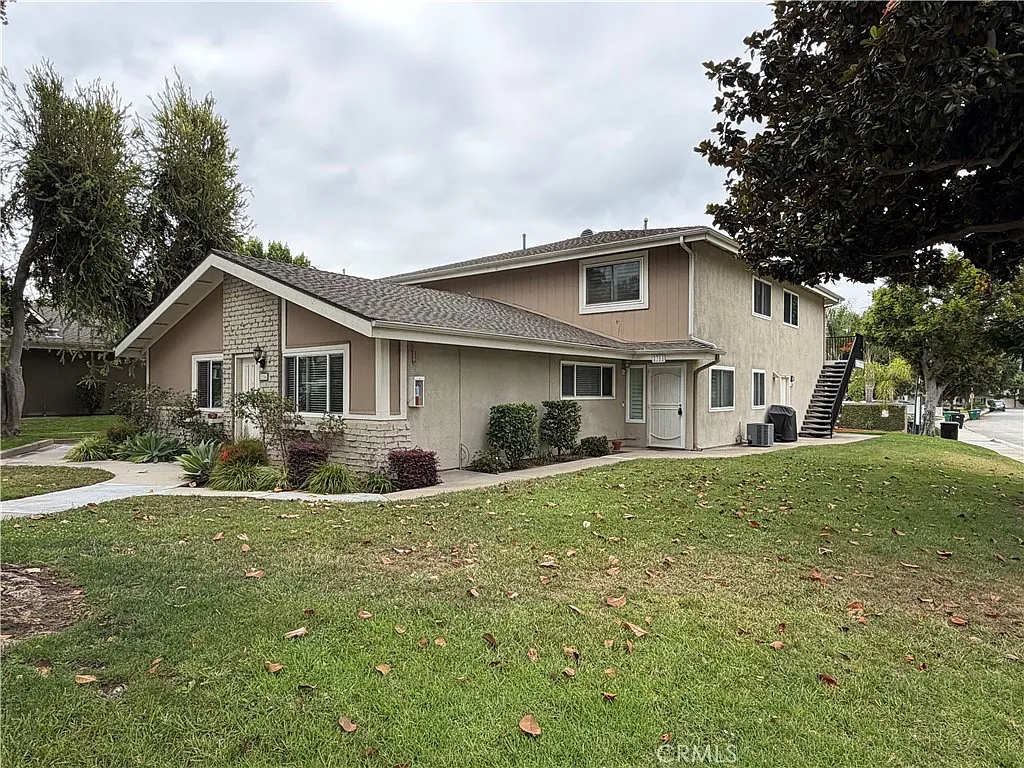 2 bed, 836 sqft, $2,500 — Photo 1