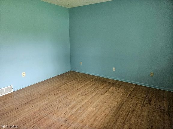4th image of 17626 Lois Way