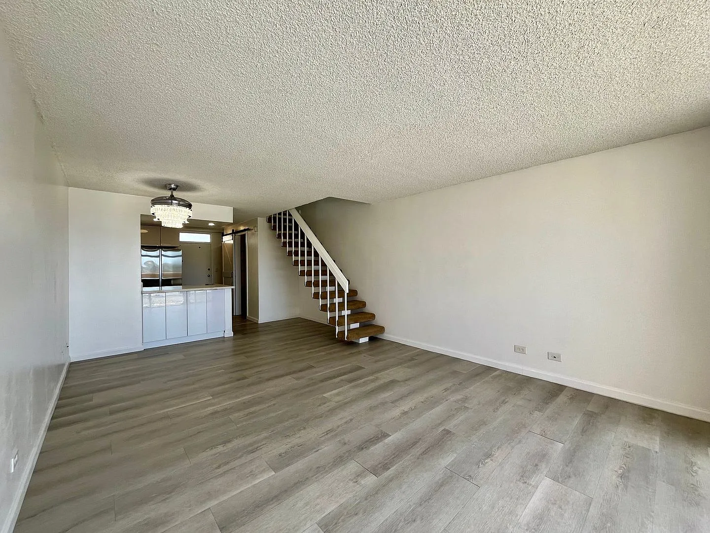 Large 2 Bed, 2.5 Bath Condo in the Ala Wai Plaza with 1 Parking — Photo 3
