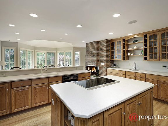 4th image of 1301 Crestwood Dr