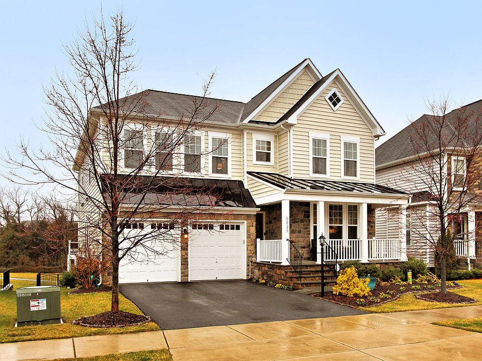 1st image of 42526 Stratford Landing Dr