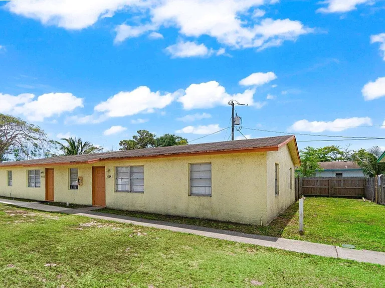 4764 Gulfstream Rd — Photo 2