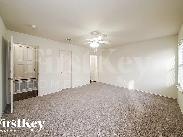 2136 Benning Way — Photo 10