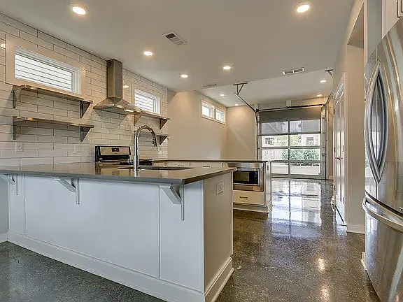 217 Gentry Ave — Photo 2