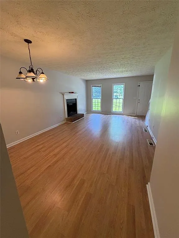 2 bed, 2.5 bath, 6831 sqft, $1,600 — Photo 3