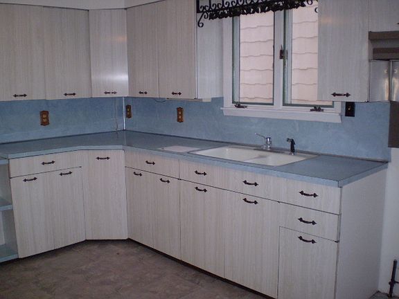 4th image of 327 Woodside Ave