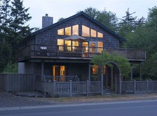128 E 5th St, Cannon Beach, OR 97110
